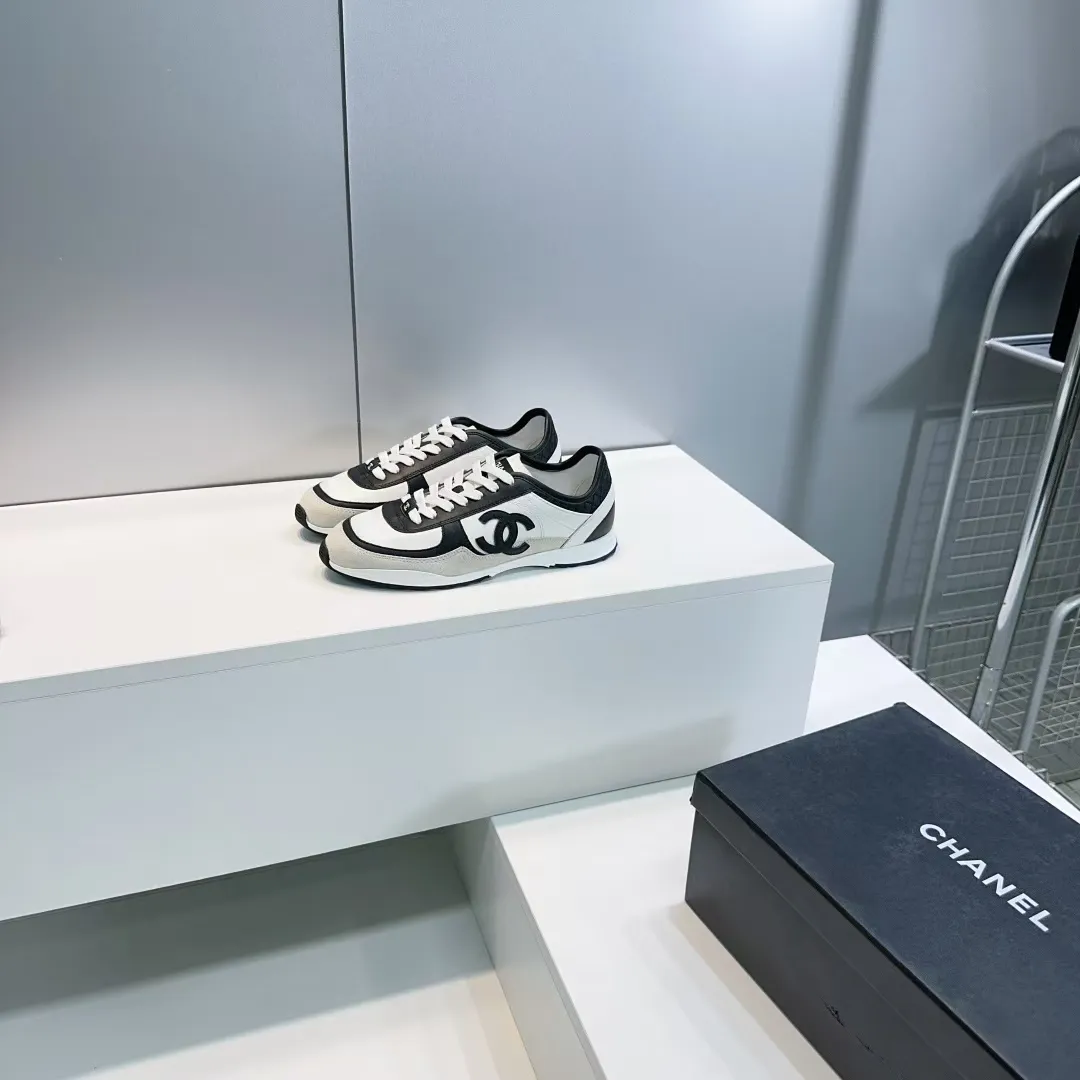 👟👟Ex-factory price 440👟👟 CHANEL Chanel 2025 new panda sneakers, color matching thick-soled casual sports shoes, upper: imported calfskin/imported suede, lining: imported sheepskin lining, outsole: TPU original outsole Size: #35-40 (40 customized, non-refundable)